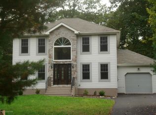 132 Tannenbaum Way, Henryville, PA 18332