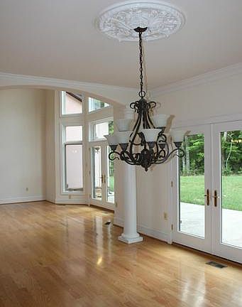 5th image of 5014 Abell Ln