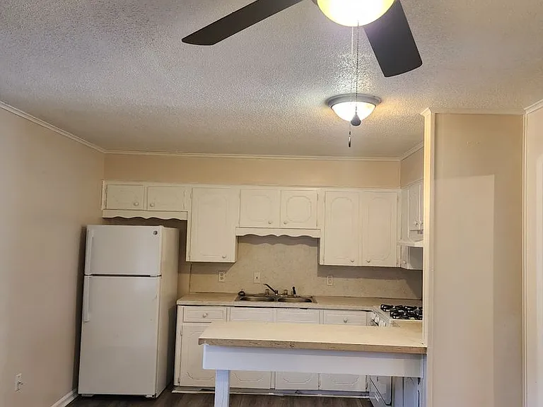 Swiss Village Apartments — Photo 17