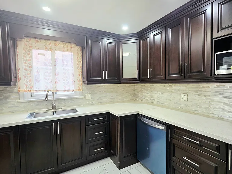34 Crocus Dr #MAIN FLR — Photo 7