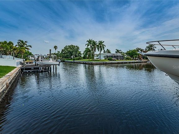 3rd image of 4611 Bay Crest Dr