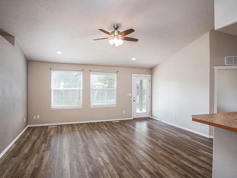 3916 Kirby Cir — Photo 12