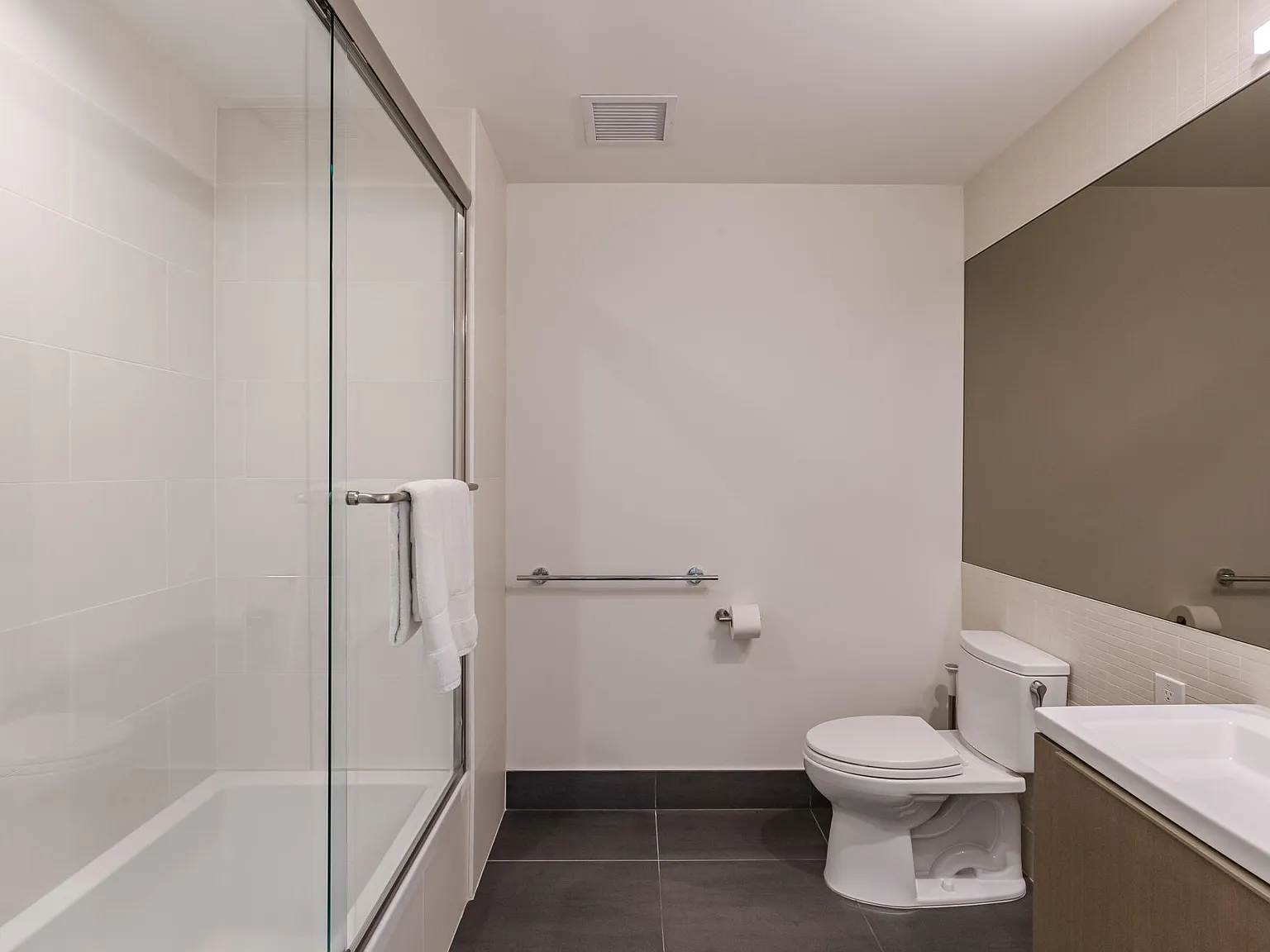 1 bed, 740 sqft, $2,899 — Photo 3