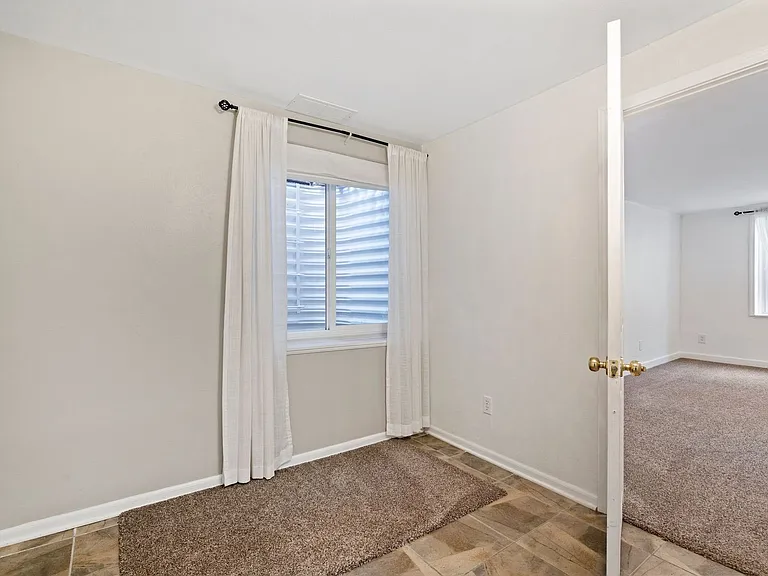 1068 Canal Dr — Photo 23