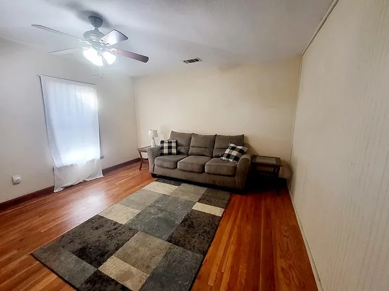 1546 Locust St — Photo 10