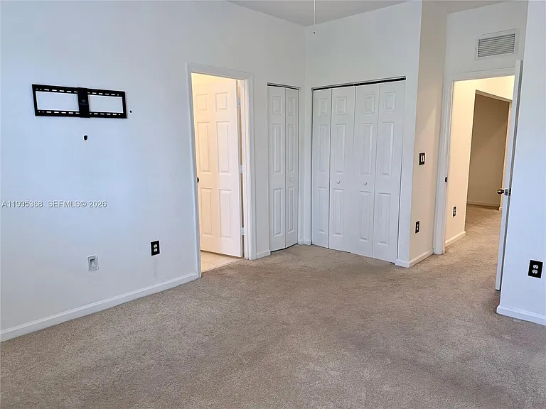 5747 Isles Cir #5747 — Photo 15