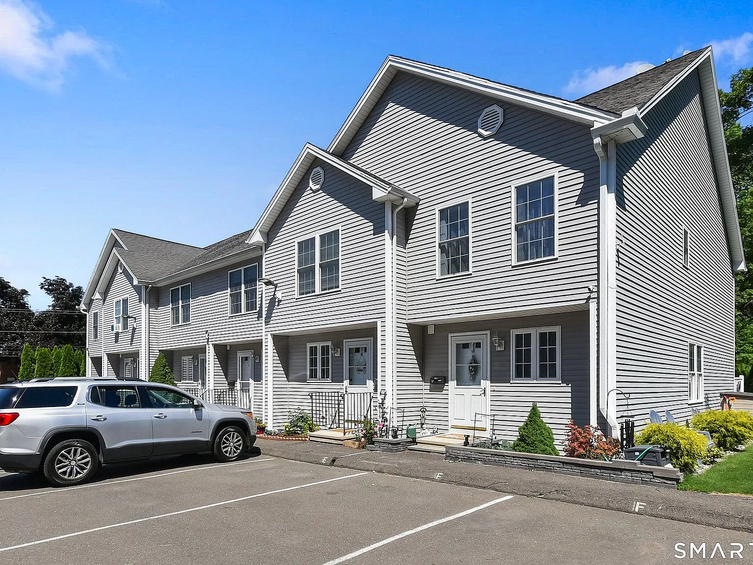 3 bed, 2.5 bath, 1890 sqft, $2,499 — Photo 1