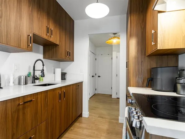 2240 Wall St #204, Vancouver, BC V5L 1B6