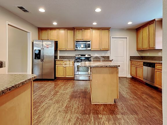 3rd image of 3233 Silverado Circle Grn