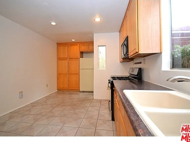 429 S Orange Dr — Photo 4