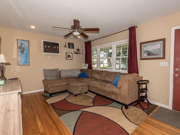 4th image of 108 Truman Dr