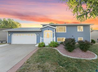 5204 S Oakland Dr, Sioux Falls, SD 57106