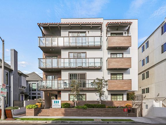 Street View of Kings 126 by Wiseman