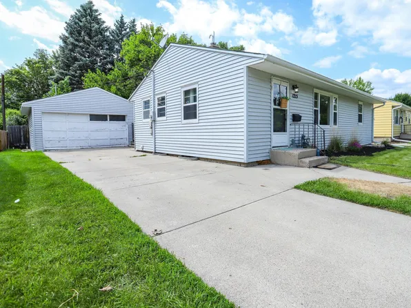 1215 12th St N, Moorhead, MN 56560