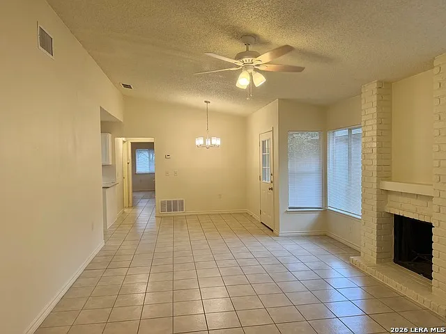 2 bed, 1.5 bath, 1240 sqft, $1,450 — Photo 2