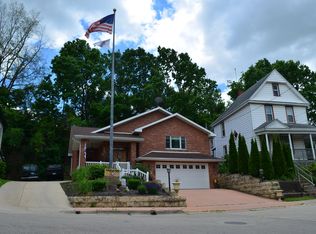 684 W 7th St, Dubuque, IA 52001