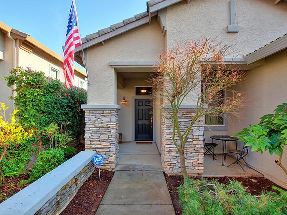 3rd image of 673 Hillswick Cir