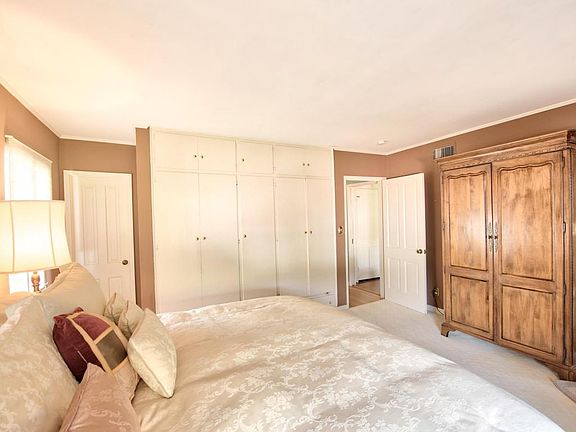 4th image of 2305 Las Lunas St