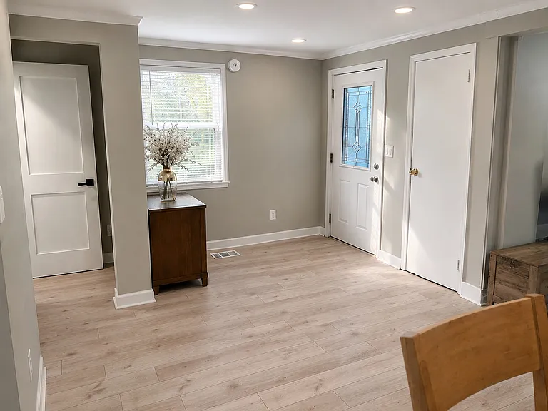 Wood Ave — Photo 17