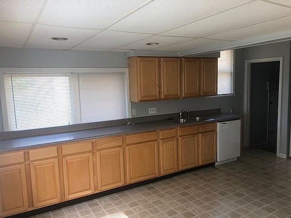 3rd image of 2534 Oakland Ave