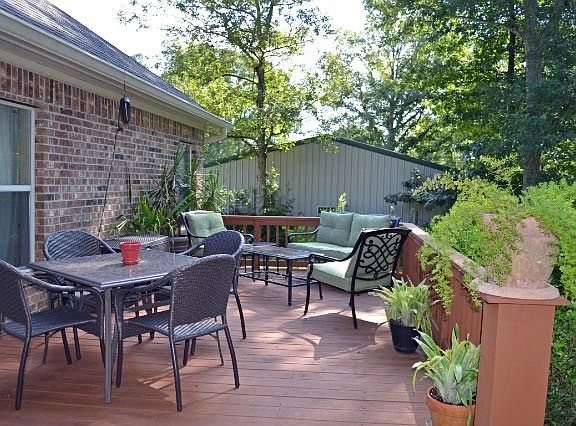 4th image of 327 Holmwood Dr