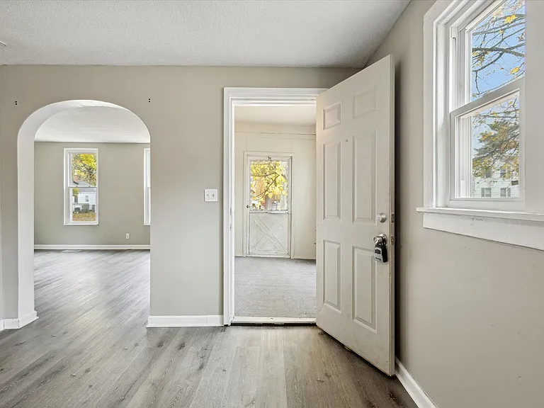 838 Veto St NW — Photo 3