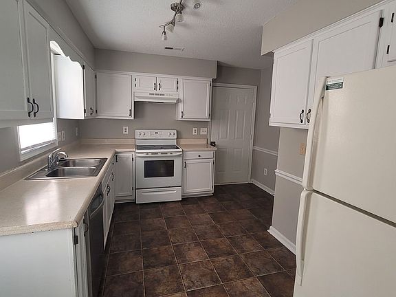 5th image of 1802 Saint Charles Ln