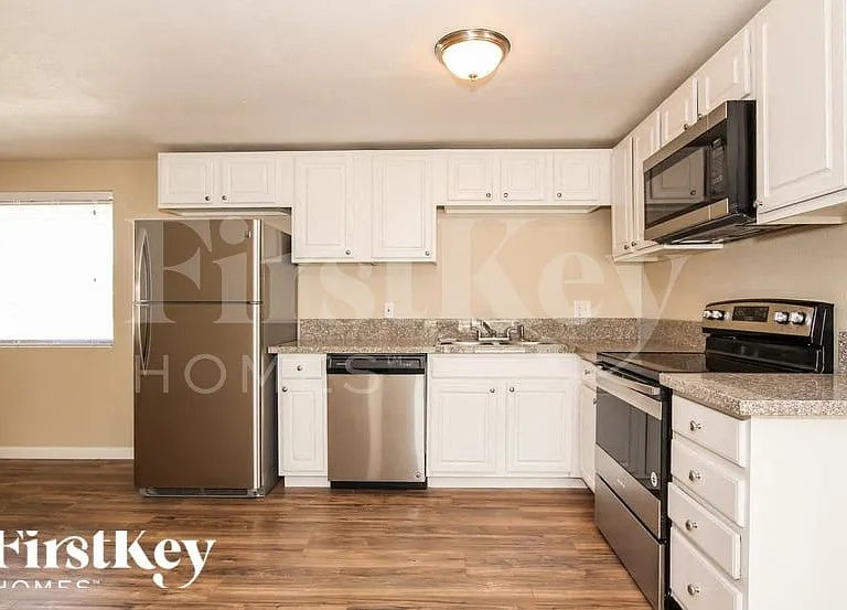 3826 W Griswold Rd — Photo 4