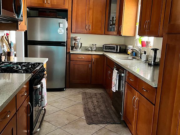 3rd image of 1109 E Elgenia Ave