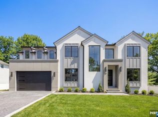 27 Garret Pl, Glen Rock, NJ 07452