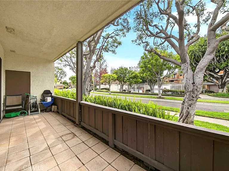 8615 Meadow Brook Ave #101 — Photo 18
