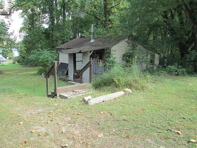 2nd image of 1046 E River Dr