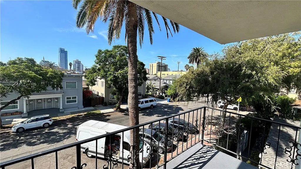 2 bed, 900 sqft, $2,495 — Photo 1