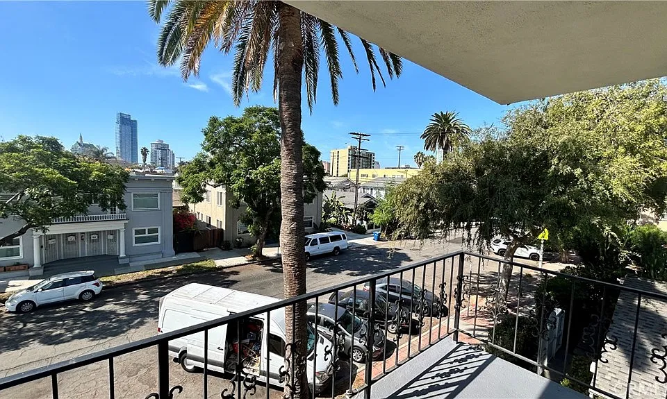 737 E 5th