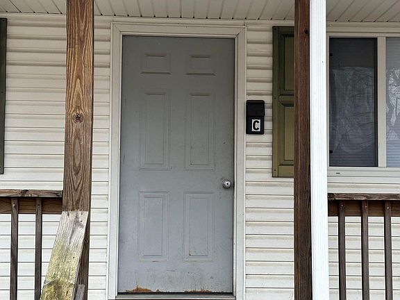 2nd image of 209 Maryland St APT C