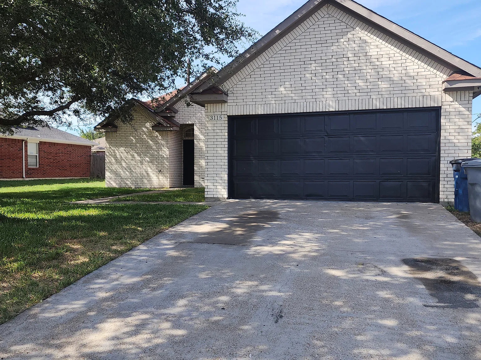 3 bed, 1200 sqft, $1,895 — Photo 1