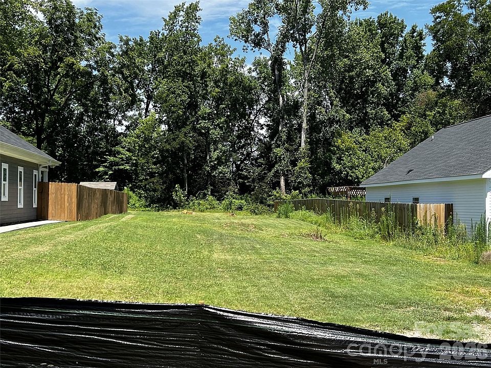 2nd image of 2004 B Ave