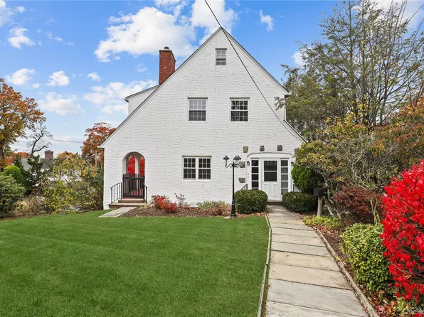 1 Rutgers Pl, Scarsdale, NY 10583