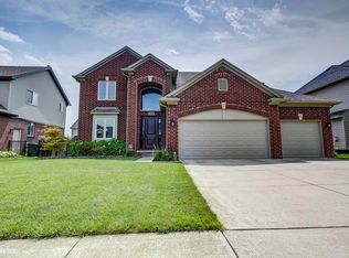 20820 Stalybridge Dr, Macomb, MI 48044