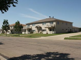 880 San Angelo Dr, Bismarck, ND 58504