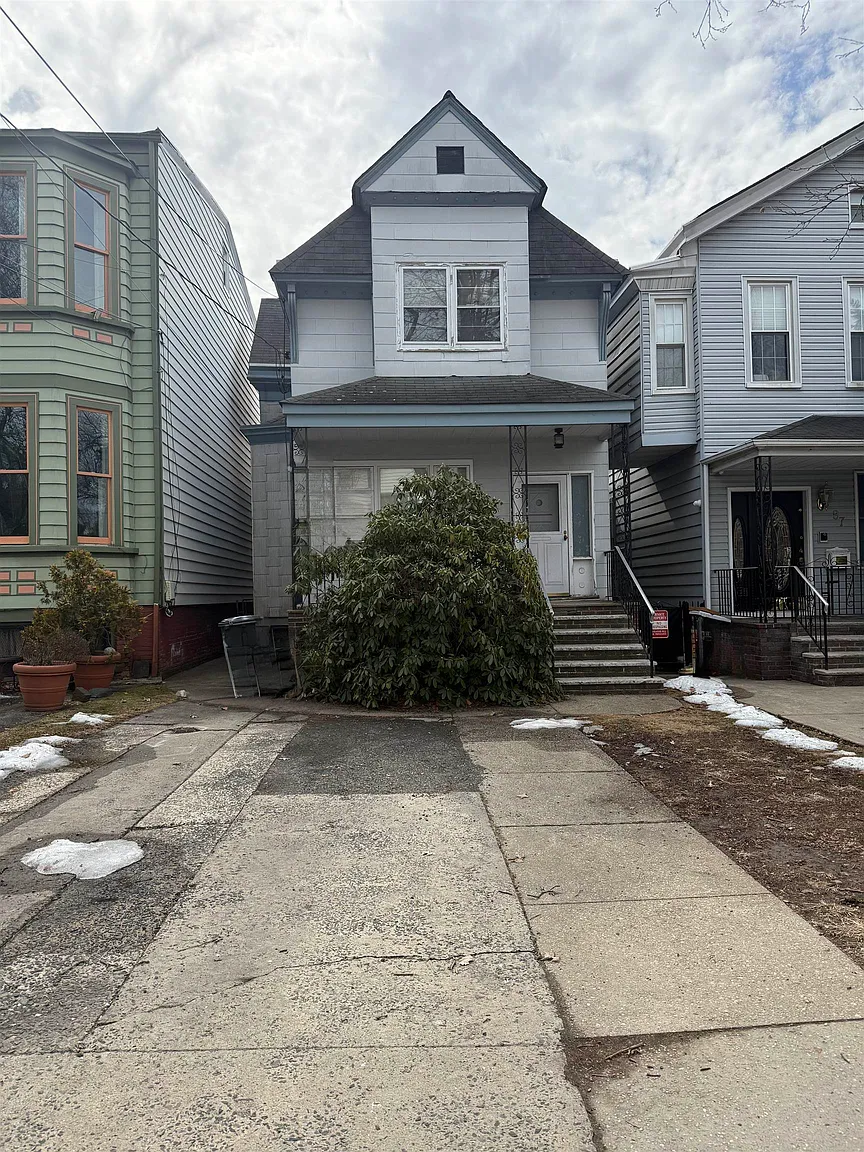 85 Sherman Pl photo 1