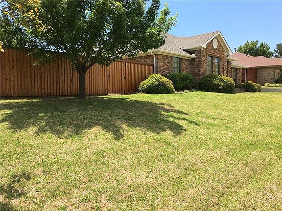 5th image of 2050 Robin Hill Ln