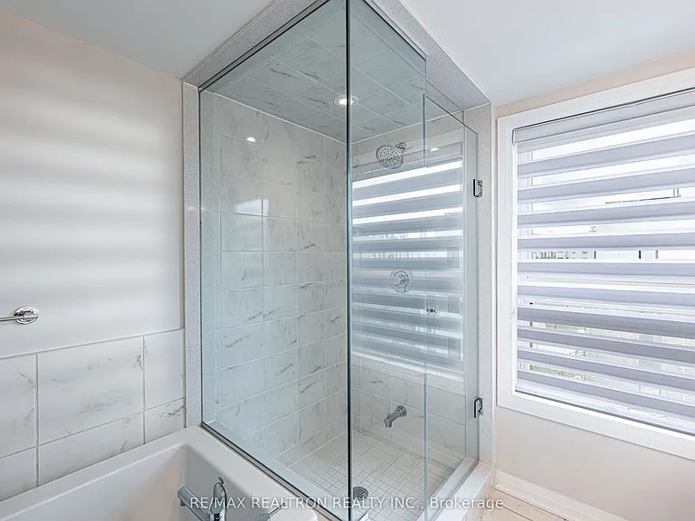 213 Downsview Park Blvd — Photo 10