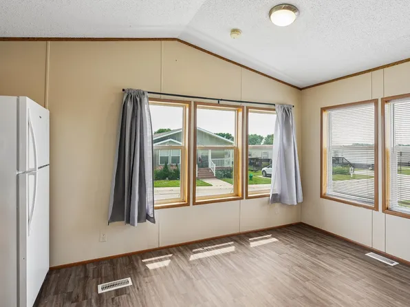 2539 Browning St, Ames, IA 50010