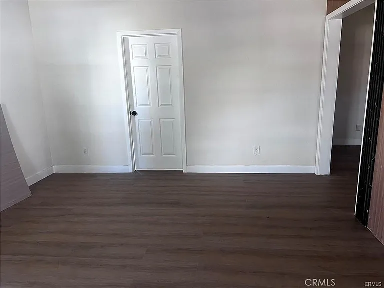2046 Walnut St — Photo 7