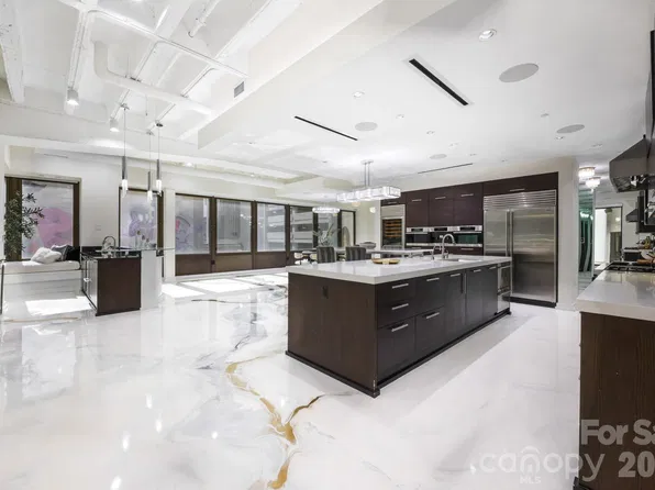 139 S Tryon St, Charlotte, NC 28202