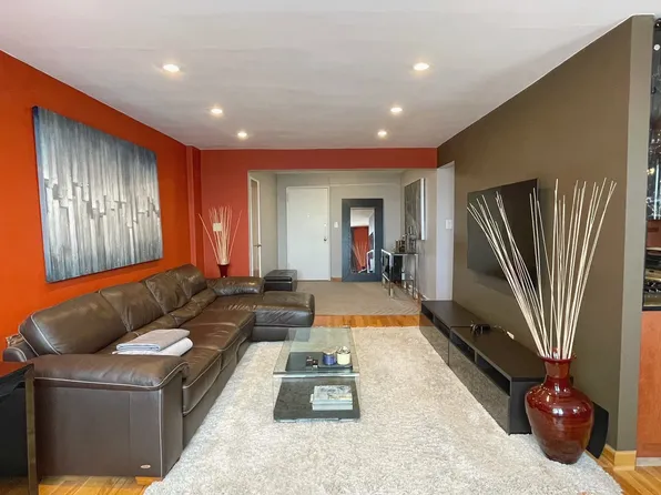 2580 Ocean Parkway image 6 of 23