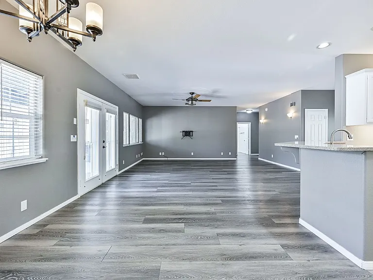 317 W Shamrock Ave — Photo 10