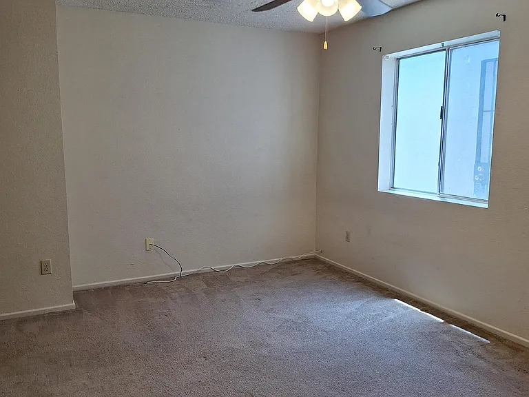 1430 E Hillside Pl — Photo 5