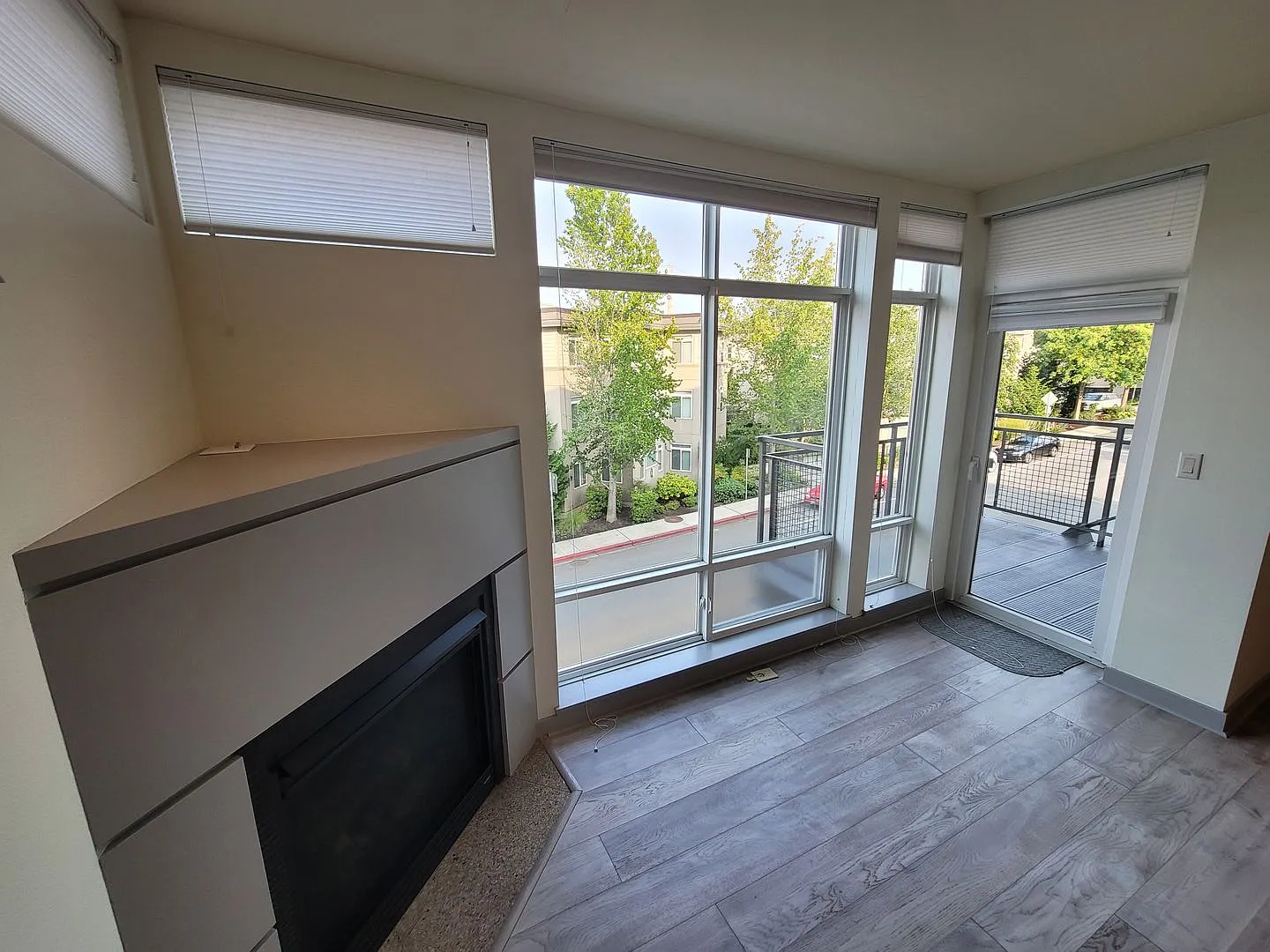 Spacious Kirkland Central Condo for Rent. — Photo 2